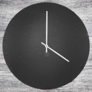Minimalistické nástěnné hodiny z břidlice bez gravírovaného designu