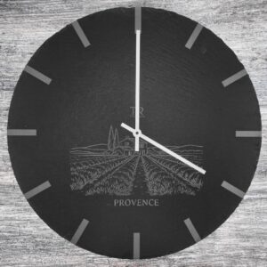 Hodiny na zeď z přírodní břidlice s gravírovaným motivem Provence a indexy bez číslic